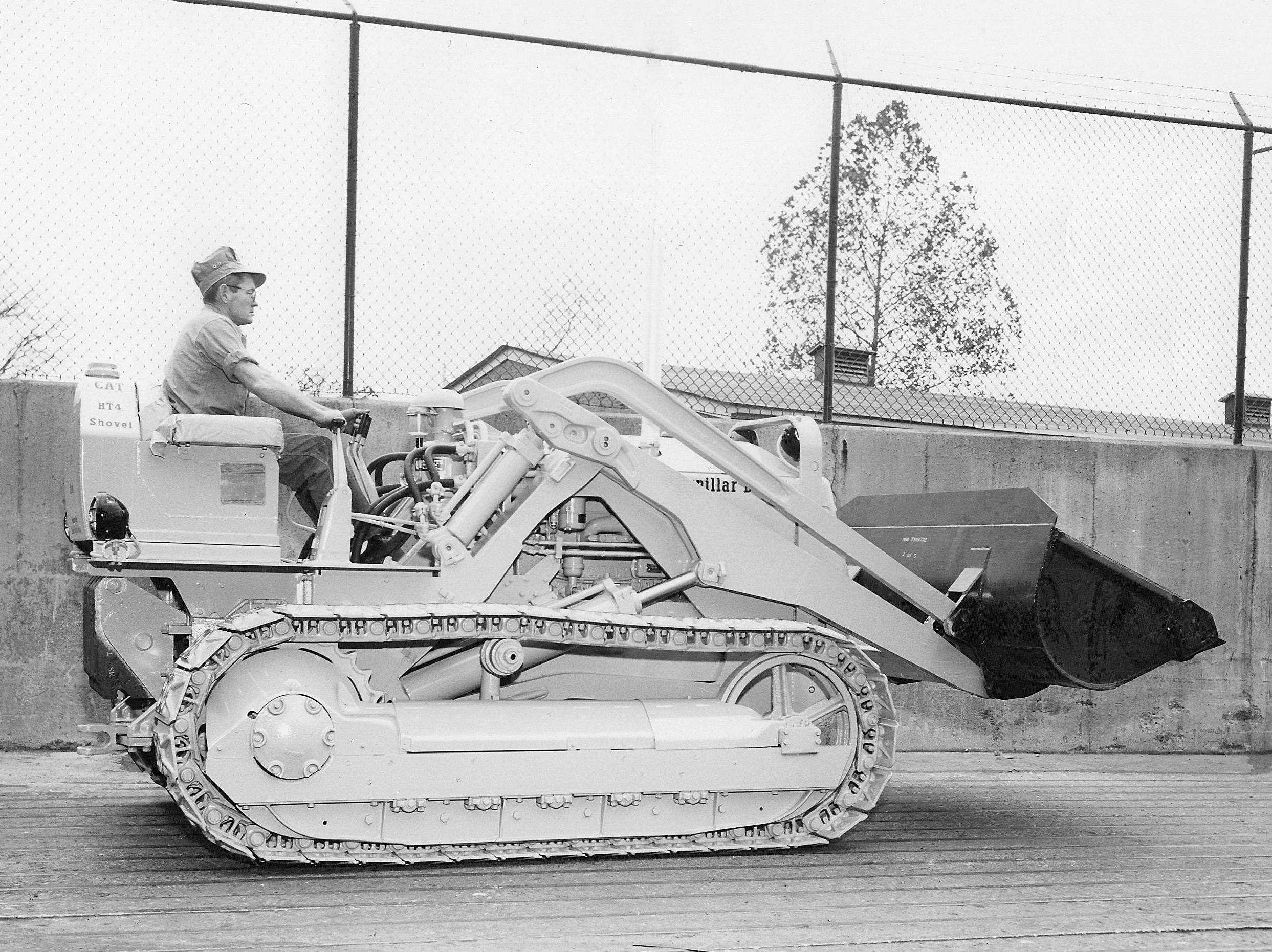 Traxcavator  macchine Caterpillar-model-ht-4-traxcavator-shovel-pit-quarry